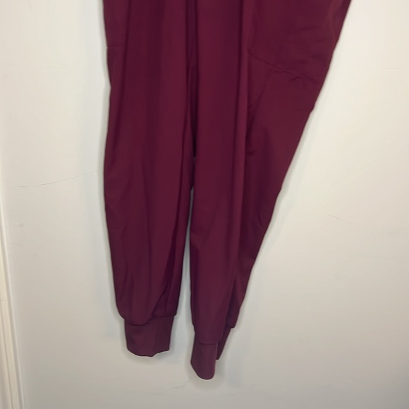 Burgundy scrub joggers - Picture 3 of 3